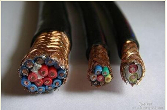 计算机电线电缆图片